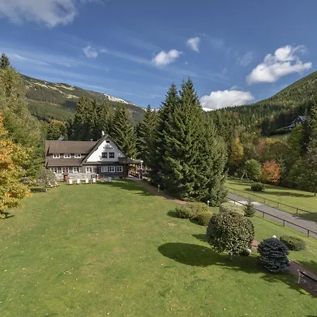 Martin & Kristyna 3*