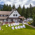 Martin & Kristyna Hotell 3*